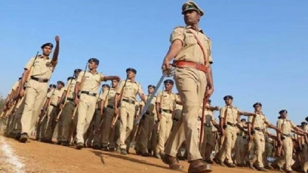 ಹೊಸ ವರ್ಷದ ಬ.ದೋಬಸ್ತ್ ನಲ್ಲಿದ್ದ ಕಾನ್ಸ್ಟೇಬಲ್ ಮೇಲೆ ಕಲ್ಲಿನಿಂದ ಹಲ್ಲೆ ಹೊಸ ವರ್ಷದ ಬ.ದೋಬಸ್ತ್ ನಲ್ಲಿದ್ದ ಕಾನ್ಸ್ಟೇಬಲ್ ಮೇಲೆ ಕಲ್ಲಿನಿಂದ ಹಲ್ಲೆ