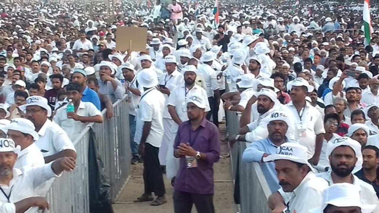 உங்களுக்கு 18... எங்களுக்கு 80... முஸ்லீம்களை பாஜக எம்.எல்.ஏ பகிரங்க மிரட்டல்..!