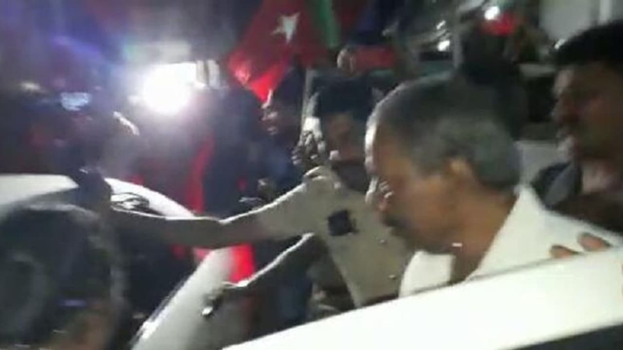 நெல்லை கண்ணன் பேசியது லோக்கல் ஸ்லாங் !! தவறாக புரிந்து கொள்ளப்பட்டது !! ஆதரவாளர்கள் அதிரடி விளக்கம் !! நெல்லை கண்ணன் பேசியது லோக்கல் ஸ்லாங் !! தவறாக புரிந்து கொள்ளப்பட்டது !! ஆதரவாளர்கள் அதிரடி விளக்கம் !!