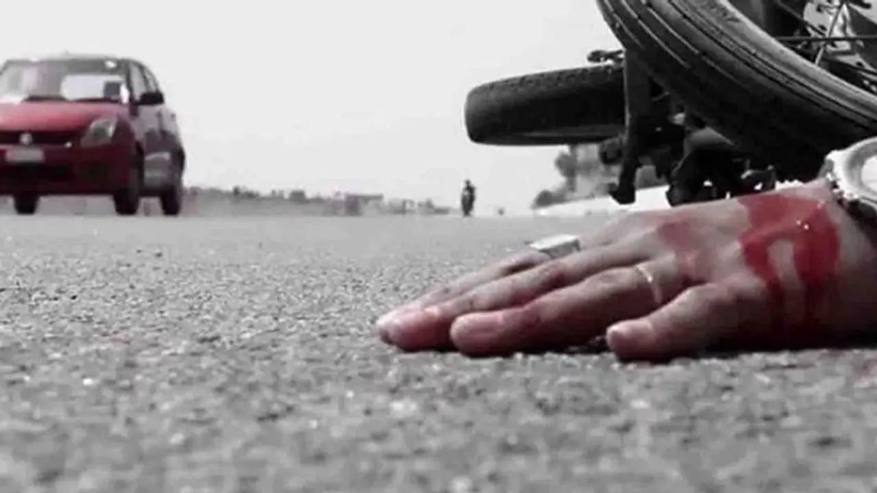 శ్రీకాకుళంలో ఘోర ప్రమాదం... ఒకే కుటుంబానికి చెందిన ఆరుగురి మృతి శ్రీకాకుళంలో ఘోర ప్రమాదం... ఒకే కుటుంబానికి చెందిన ఆరుగురి మృతి