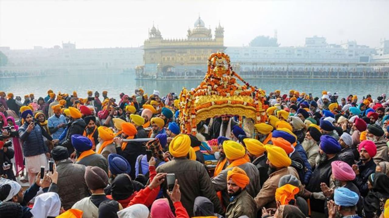 गुरु गोबिंद सिंह का 353वां प्रकाश पर्व, PM मोदी ने कहा, दसवें गुरु आज भी प्रासंगिक गुरु गोबिंद सिंह का 353वां प्रकाश पर्व, PM मोदी ने कहा, दसवें गुरु आज भी प्रासंगिक