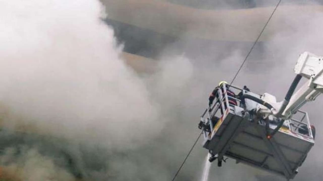 ദില്ലിയിൽ വൻ തീപിടിത്തം; രക്ഷാപ്രവര്ത്തനത്തിനിടെ ഫയര് ഫോഴ്സ് ഉദ്യോഗസ്ഥൻ കുടുങ്ങി ദില്ലിയിൽ വൻ തീപിടിത്തം; രക്ഷാപ്രവര്ത്തനത്തിനിടെ ഫയര് ഫോഴ്സ് ഉദ്യോഗസ്ഥൻ കുടുങ്ങി