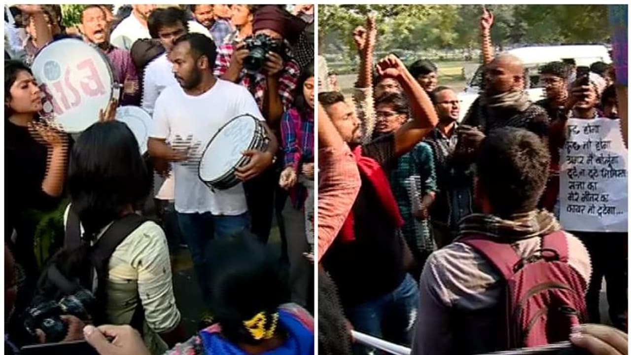 ഫീസ് വര്ധന: പിന്നോട്ടില്ലെന്ന് ജെഎൻയു വിദ്യാര്ത്ഥികള്; ശൈത്യക്കാല സെമസ്റ്റർ രജിസ്ട്രേഷൻ ബഹിഷ്ക്കരിക്കും ഫീസ് വര്ധന: പിന്നോട്ടില്ലെന്ന് ജെഎൻയു വിദ്യാര്ത്ഥികള്; ശൈത്യക്കാല സെമസ്റ്റർ രജിസ്ട്രേഷൻ ബഹിഷ്ക്കരിക്കും