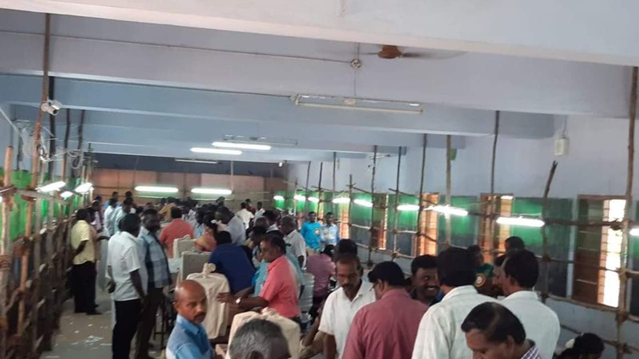 சுயேச்சை வேட்பாளருக்கு அடித்த யோகம்..! குலுக்கல் முறையில் தேர்வு..! சுயேச்சை வேட்பாளருக்கு அடித்த யோகம்..! குலுக்கல் முறையில் தேர்வு..!