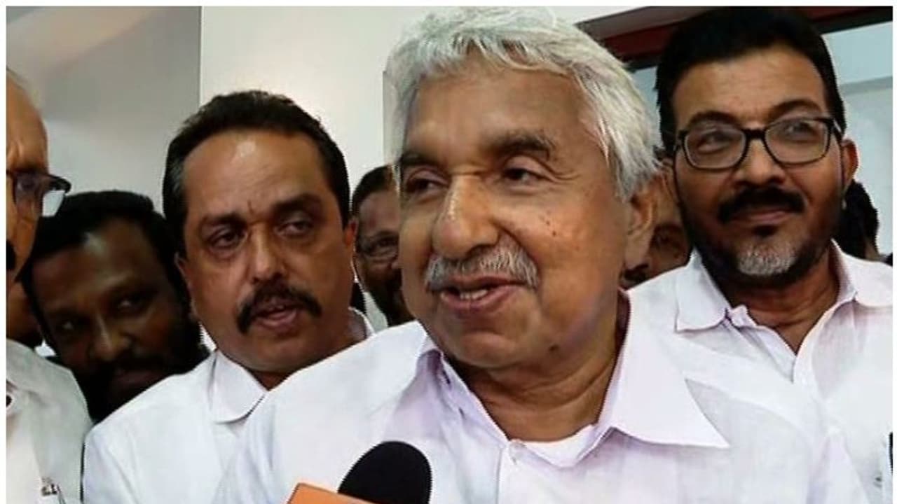 'സിബിഐയെ പേടിയില്ല, വരട്ടെ, അന്വേഷിക്കട്ടെ ', പ്രതിരോധിക്കാൻ ശ്രമിക്കില്ലെന്ന് ഉമ്മൻ ചാണ്ടി 'സിബിഐയെ പേടിയില്ല, വരട്ടെ, അന്വേഷിക്കട്ടെ ', പ്രതിരോധിക്കാൻ ശ്രമിക്കില്ലെന്ന് ഉമ്മൻ ചാണ്ടി