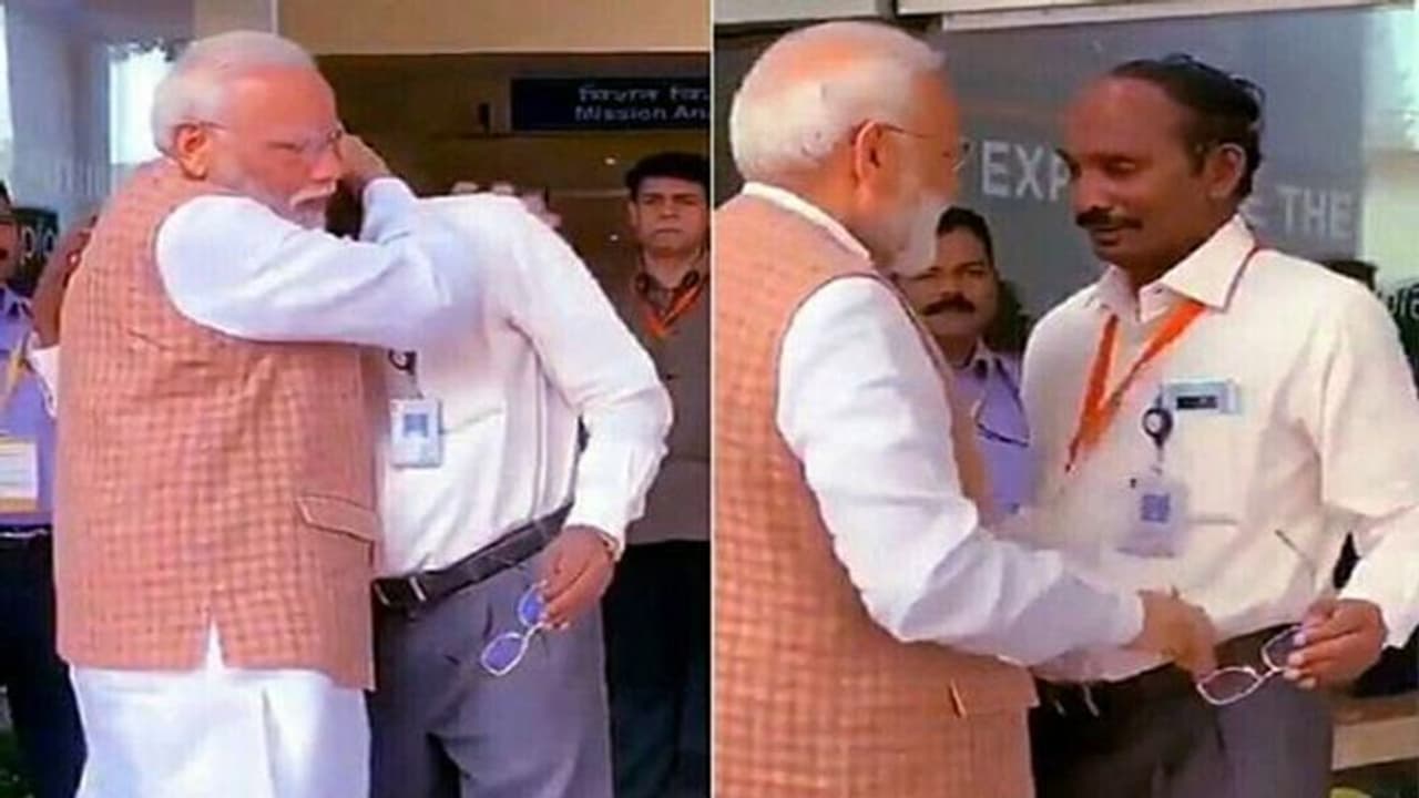 इसरो चीफ ने बताया, चंद्रयान 2 की हार्ड लैंडिंग के बाद जैसे ही पीएम मोदी ने गले लगाया लगा कि... इसरो चीफ ने बताया, चंद्रयान 2 की हार्ड लैंडिंग के बाद जैसे ही पीएम मोदी ने गले लगाया लगा कि...