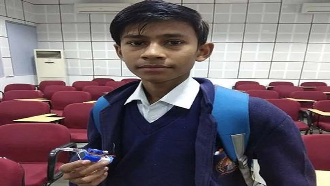 अब बिना टच किए जान सकेंगे तार में करेंट है या नहीं, 11 वीं के छात्र ने की खोज अब बिना टच किए जान सकेंगे तार में करेंट है या नहीं, 11 वीं के छात्र ने की खोज