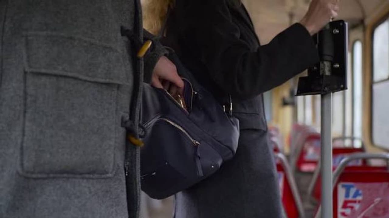 ബസ്സിൽ പോക്കറ്റടി: പാസ്വേർഡ് എടിഎം കാർഡിൽ കുറിച്ച വിദ്യാർത്ഥിക്ക് നഷ്ടമായത് ഒരു ലക്ഷത്തോളം രൂപ ബസ്സിൽ പോക്കറ്റടി: പാസ്വേർഡ് എടിഎം കാർഡിൽ കുറിച്ച വിദ്യാർത്ഥിക്ക് നഷ്ടമായത് ഒരു ലക്ഷത്തോളം രൂപ