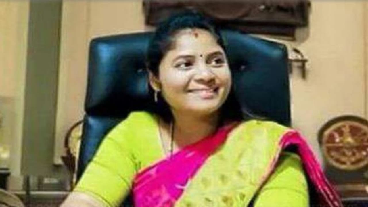 டிக் – டாக் நடிகையான துணை முதலமைச்சர் !! ஜெகன் மோகனை புகழ்ந்து வெளியிட்ட வீடியோ !!