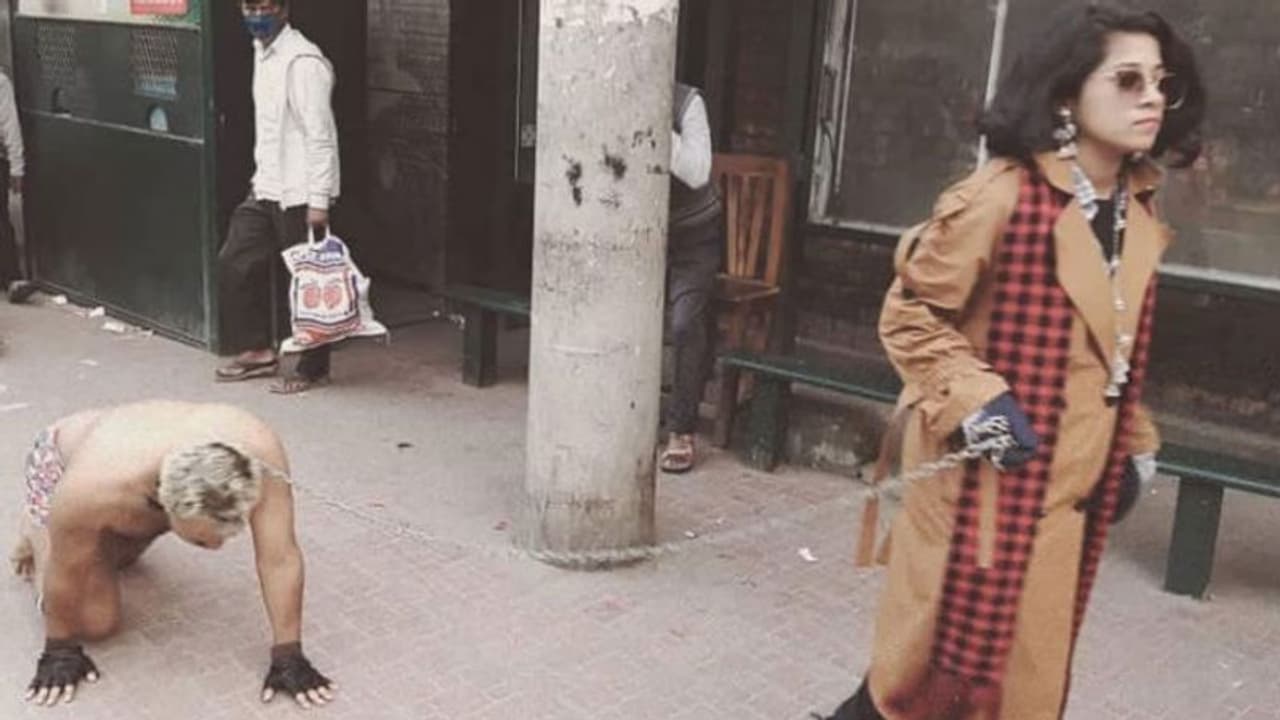 അര്‍ദ്ധനഗ്നനായ മദ്ധ്യവയസ്‌കനെ നായയെപ്പോലെ കൊണ്ടുപോയത് എന്തിനായിരുന്നു?