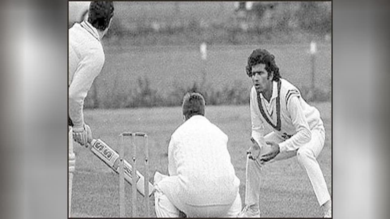 पूरे 1 ओवर तक 12 खिलाड़ियों के साथ खेली थी टीम इंडिया, रवि शास्त्री थे गेंदबाज पूरे 1 ओवर तक 12 खिलाड़ियों के साथ खेली थी टीम इंडिया, रवि शास्त्री थे गेंदबाज