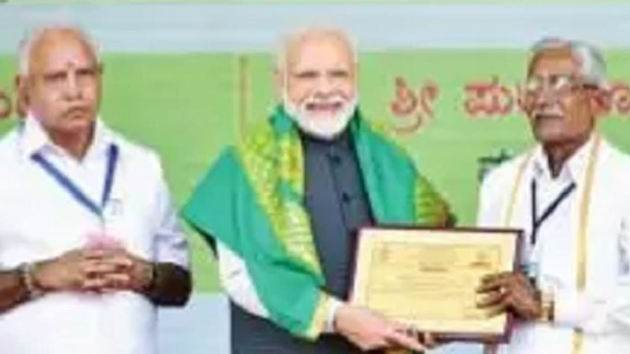 ಕೃಷಿ ಸಮ್ಮಾನ್ಗೆ ತುಮಕೂರಿನಿಂದ 3 ಲಕ್ಷಕ್ಕೂ ಅಧಿಕ ರೈತರಿಂದ ಅರ್ಜಿ ಕೃಷಿ ಸಮ್ಮಾನ್ಗೆ ತುಮಕೂರಿನಿಂದ 3 ಲಕ್ಷಕ್ಕೂ ಅಧಿಕ ರೈತರಿಂದ ಅರ್ಜಿ