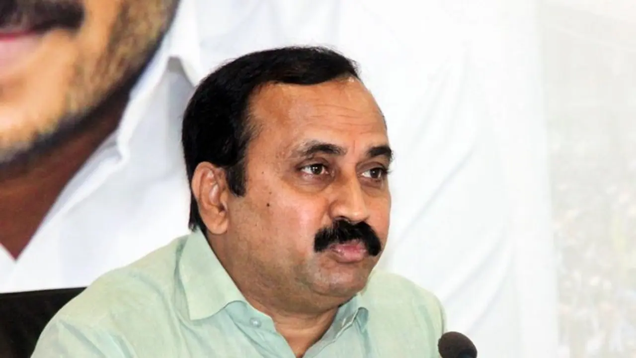 కాంగ్రెస్లోకి వైఎస్ఆర్సీపీ ఎమ్మెల్యే: వై.ఎస్. షర్మిల వెంట ఆళ్ల రామకృష్ణా రెడ్డి కాంగ్రెస్లోకి వైఎస్ఆర్సీపీ ఎమ్మెల్యే: వై.ఎస్. షర్మిల వెంట ఆళ్ల రామకృష్ణా రెడ్డి