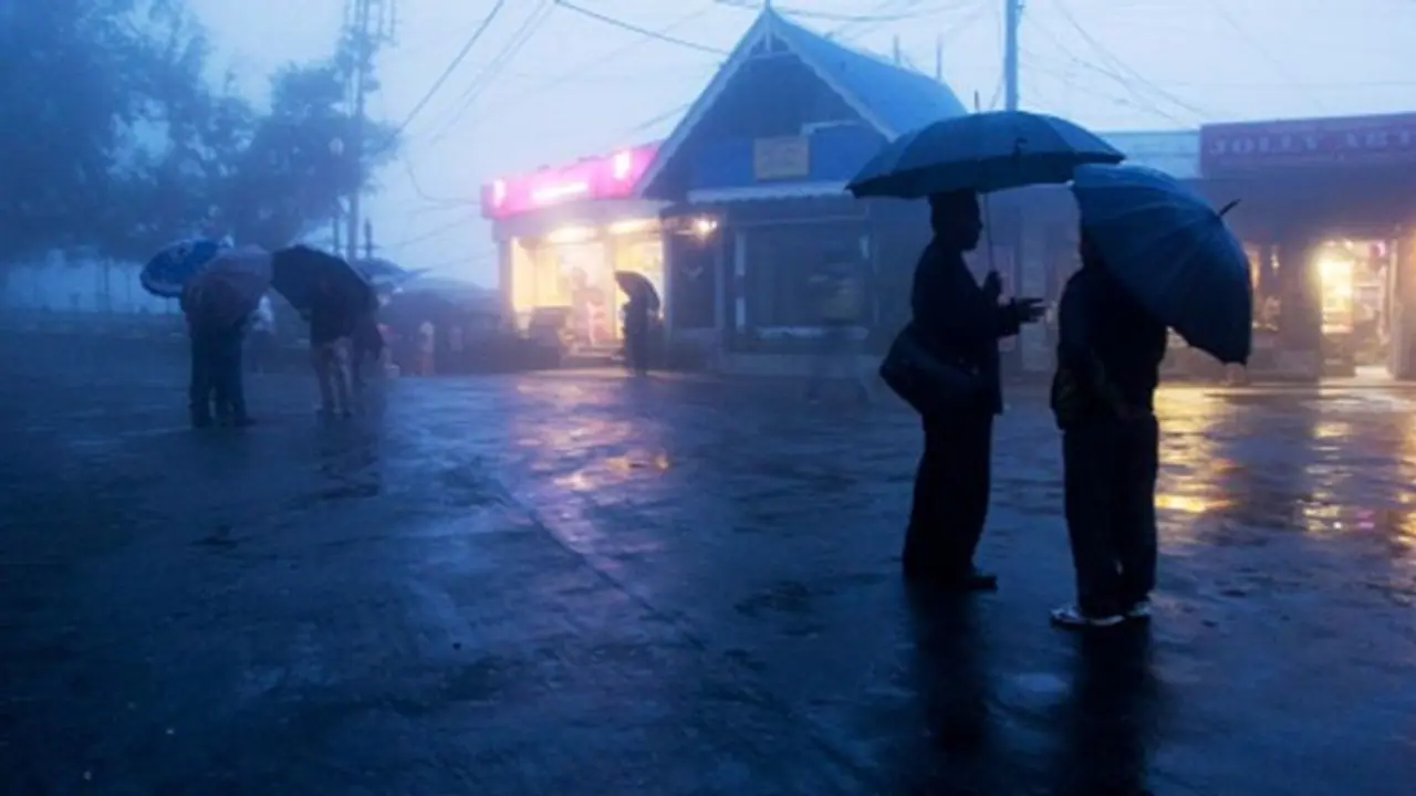 বৃষ্টির সম্ভাবনা কলকাতা সহ দক্ষিণবঙ্গে, সপ্তাহান্তে ফিরবে শীত