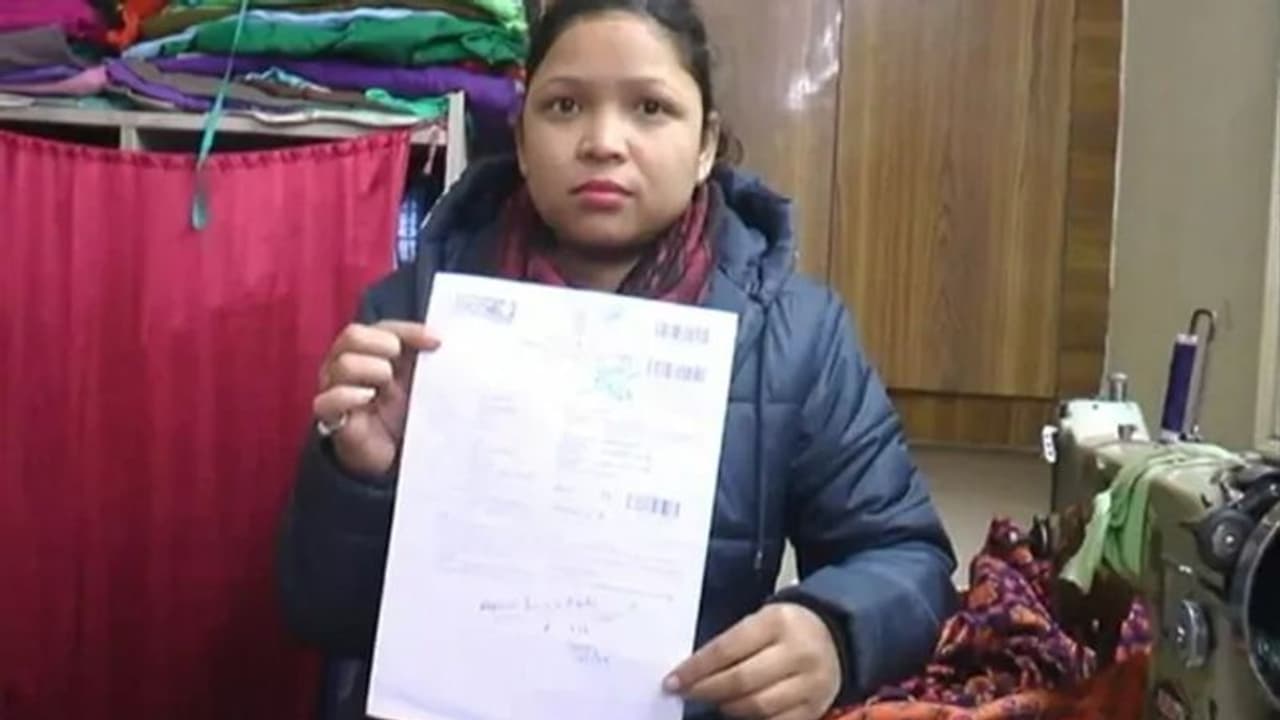 तुम क्या नेपाली हो? अब अपनी नागरिकता साबित करो..लाकर दो कोई कागजात तुम क्या नेपाली हो? अब अपनी नागरिकता साबित करो..लाकर दो कोई कागजात