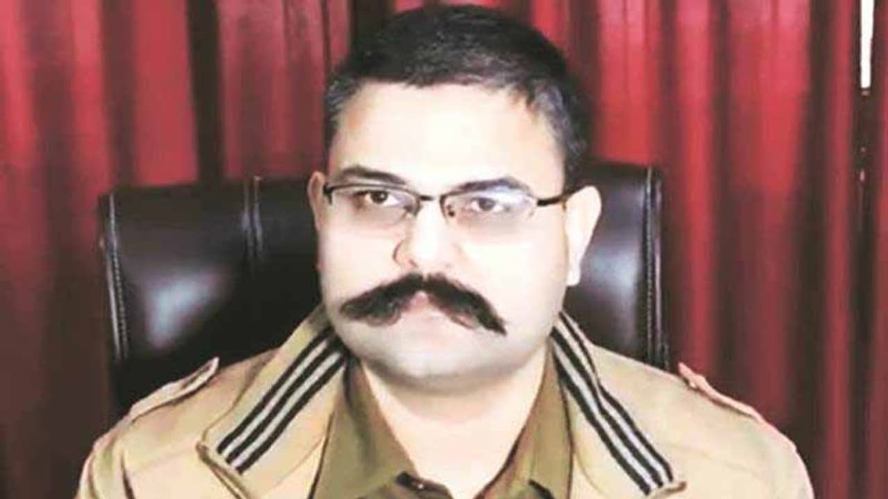 SSP नोयडा के वायरल वीडियो मामले में बोले DGP, कहा क्यों वायरल किए गोपनीय दस्तावेज SSP नोयडा के वायरल वीडियो मामले में बोले DGP, कहा क्यों वायरल किए गोपनीय दस्तावेज