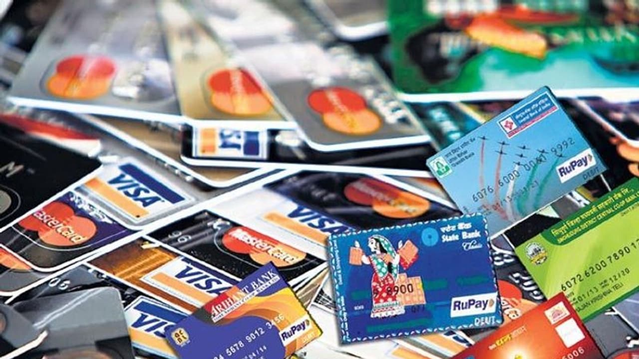 മാര്‍ച്ച് മുതല്‍ ഡെബിറ്റ് ക്രെഡിറ്റ് കാർഡുകളിൽ സർവത്ര മാറ്റം വരുന്നു; കള്ളന്മാരെ പൂട്ടാന്‍ റിസര്‍വ് ബാങ്ക്