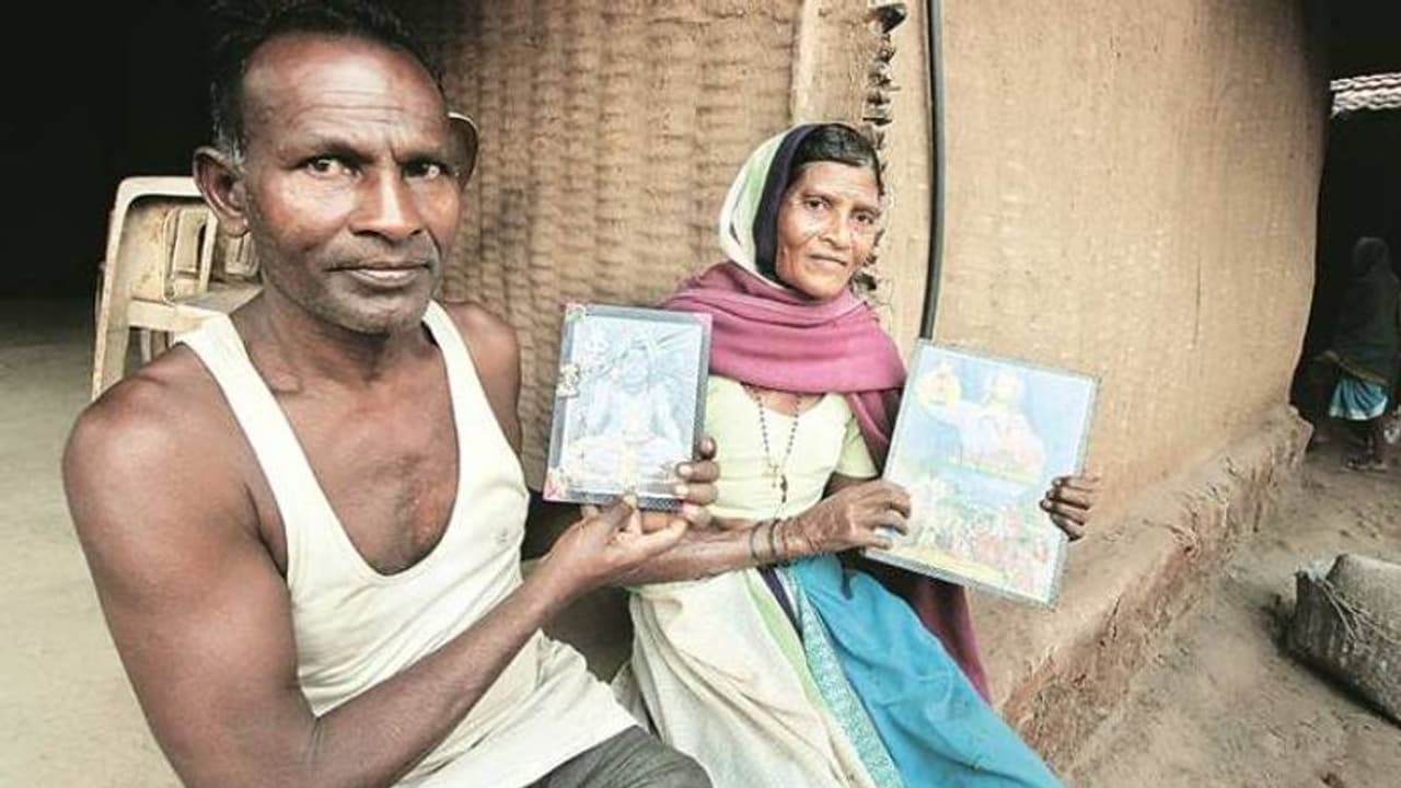 ഒരേ വീട്ടില്ത്തന്നെ പല മതങ്ങളില് വിശ്വസിക്കുന്നവര്, ഈ ഗ്രാമം ഇങ്ങനെയാണ്! ഒരേ വീട്ടില്ത്തന്നെ പല മതങ്ങളില് വിശ്വസിക്കുന്നവര്, ഈ ഗ്രാമം ഇങ്ങനെയാണ്!