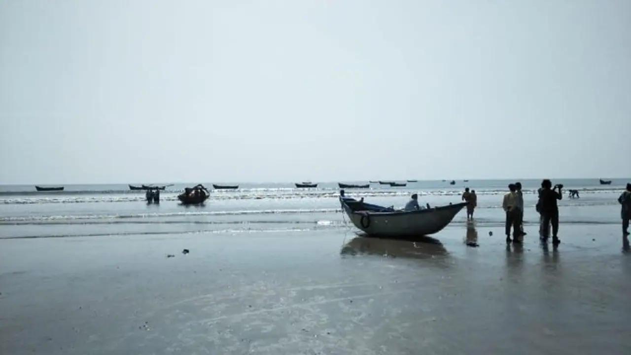 ভোটের জেরে বন্ধ দিঘা, হলিডে তে কোপ, প্রথম ও দ্বিতীয় দফার ভোটে পর্যটক বিহিন সমুদ্র সৈকত