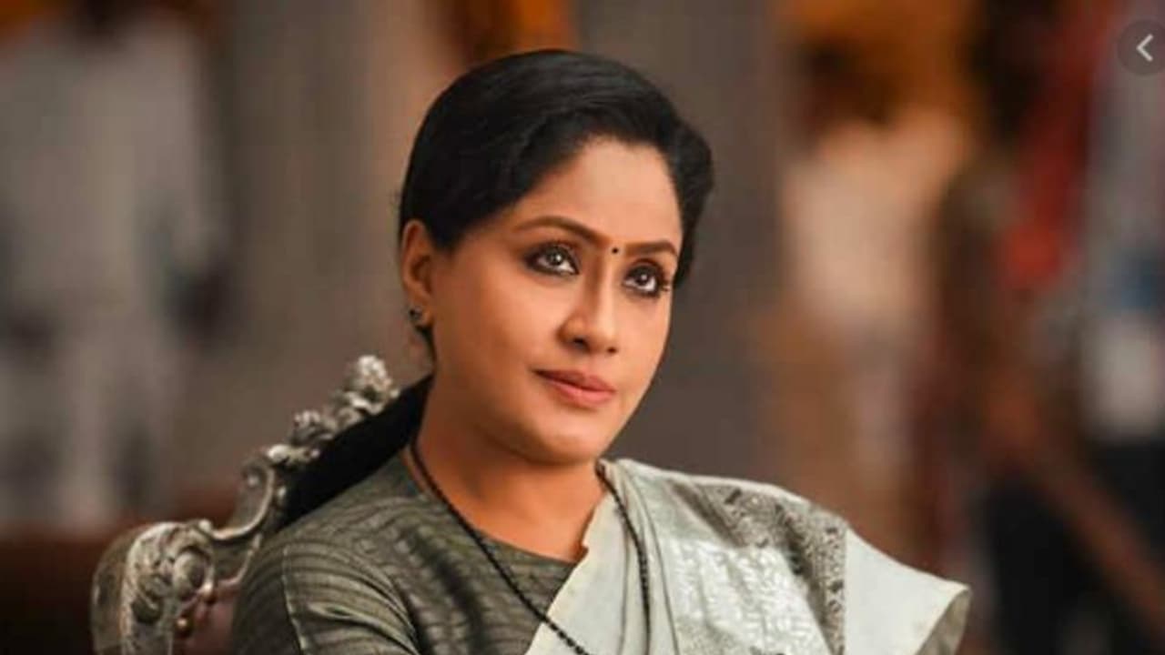 குழந்தை பெற்றுக்கொள்ளாததற்கு காரணம் இவர்தான்? பிரபல அரசியல் தலைவர் பெயரை போட்டுடைத்த நடிகை விஜயசாந்தி! குழந்தை பெற்றுக்கொள்ளாததற்கு காரணம் இவர்தான்? பிரபல அரசியல் தலைவர் பெயரை போட்டுடைத்த நடிகை விஜயசாந்தி!