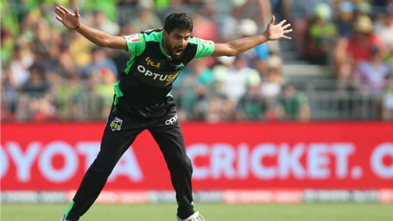 சர்ச்சையை கிளப்பிய பாகிஸ்தான் பவுலரின் கொண்டாட்ட ஸ்டைல்.. வீடியோ