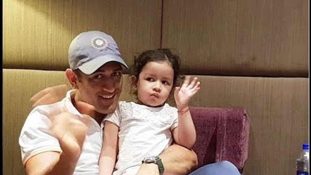 অন্য রূপে ধরা দিলেন জাতীয় দলের প্রাক্তন অধিনায়ক, মুহূর্তে ভাইরাল সোশ্যাল মিডিয়ায় অন্য রূপে ধরা দিলেন জাতীয় দলের প্রাক্তন অধিনায়ক, মুহূর্তে ভাইরাল সোশ্যাল মিডিয়ায়