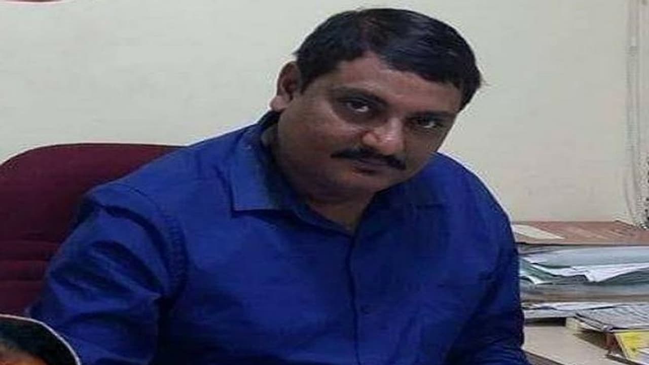 ಜೆಡಿಎಸ್ ವಕ್ತಾರ ಆತ್ಮಹತ್ಯೆ: ಕಾರಣ ನಿಗೂಢ..? ಜೆಡಿಎಸ್ ವಕ್ತಾರ ಆತ್ಮಹತ್ಯೆ: ಕಾರಣ ನಿಗೂಢ..?