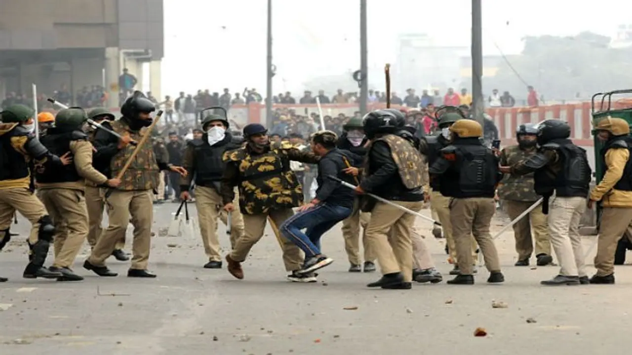 হিংসা ছড়ানোর পিছনে বাংলাদেশি অনুপ্রবেশকারীরা, চাঞ্চল্যকর দাবি দিল্লি পুলিশের হিংসা ছড়ানোর পিছনে বাংলাদেশি অনুপ্রবেশকারীরা, চাঞ্চল্যকর দাবি দিল্লি পুলিশের