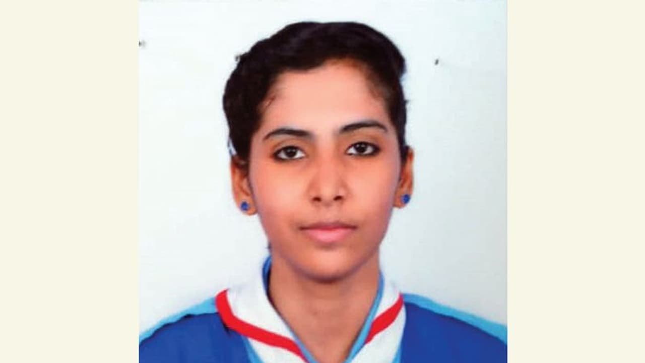 ಬಿಕಾಂ ಪದವಿಯಲ್ಲಿ ಪ್ರಥಮ ರ್ಯಾಂಕ್ ಪಡೆದ ಬಿಬಿಎಂಪಿ ಕಾಲೇಜು ವಿದ್ಯಾರ್ಥಿನಿ! ಬಿಕಾಂ ಪದವಿಯಲ್ಲಿ ಪ್ರಥಮ ರ್ಯಾಂಕ್ ಪಡೆದ ಬಿಬಿಎಂಪಿ ಕಾಲೇಜು ವಿದ್ಯಾರ್ಥಿನಿ!