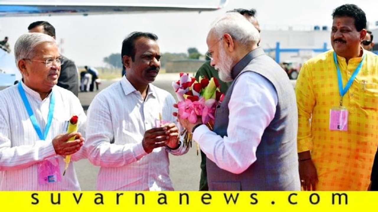 ಕಾಂಗ್ರೆಸ್ ಮುಖವಾಡ ಕಳಚಿ: ರವಿಕುಮಾರ್ಗೆ ಪಿಎಂ ಮೋದಿ ಸೂಚನೆ! ಕಾಂಗ್ರೆಸ್ ಮುಖವಾಡ ಕಳಚಿ: ರವಿಕುಮಾರ್ಗೆ ಪಿಎಂ ಮೋದಿ ಸೂಚನೆ!