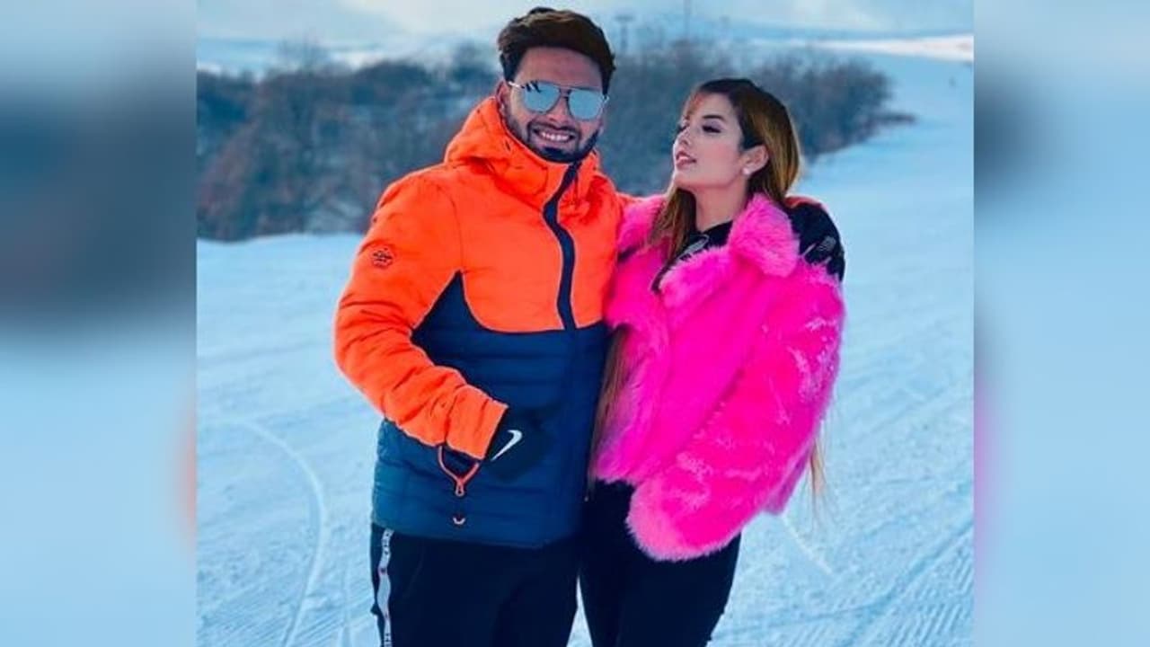 17ರ ಹರೆಯದಲ್ಲಿ ಪ್ರೀತಿ ಆರಂಭ; ರಿಷಬ್ ಪಂತ್ ಗೆಳತಿ ಬಿಚ್ಚಿಟ್ಟ ರಹಸ್ಯ! 17ರ ಹರೆಯದಲ್ಲಿ ಪ್ರೀತಿ ಆರಂಭ; ರಿಷಬ್ ಪಂತ್ ಗೆಳತಿ ಬಿಚ್ಚಿಟ್ಟ ರಹಸ್ಯ!