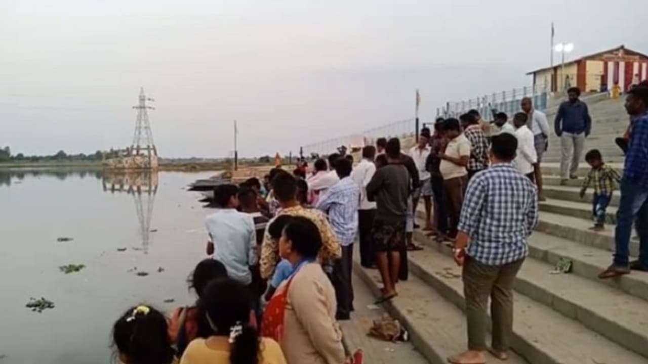 ಕಪಿಲಾ ನದಿಯಲ್ಲಿ ತೇಲುತ್ತಿತ್ತು ನವಜಾತ ಶಿಶುವಿನ ಮೃತದೇಹ..! ಕಪಿಲಾ ನದಿಯಲ್ಲಿ ತೇಲುತ್ತಿತ್ತು ನವಜಾತ ಶಿಶುವಿನ ಮೃತದೇಹ..!