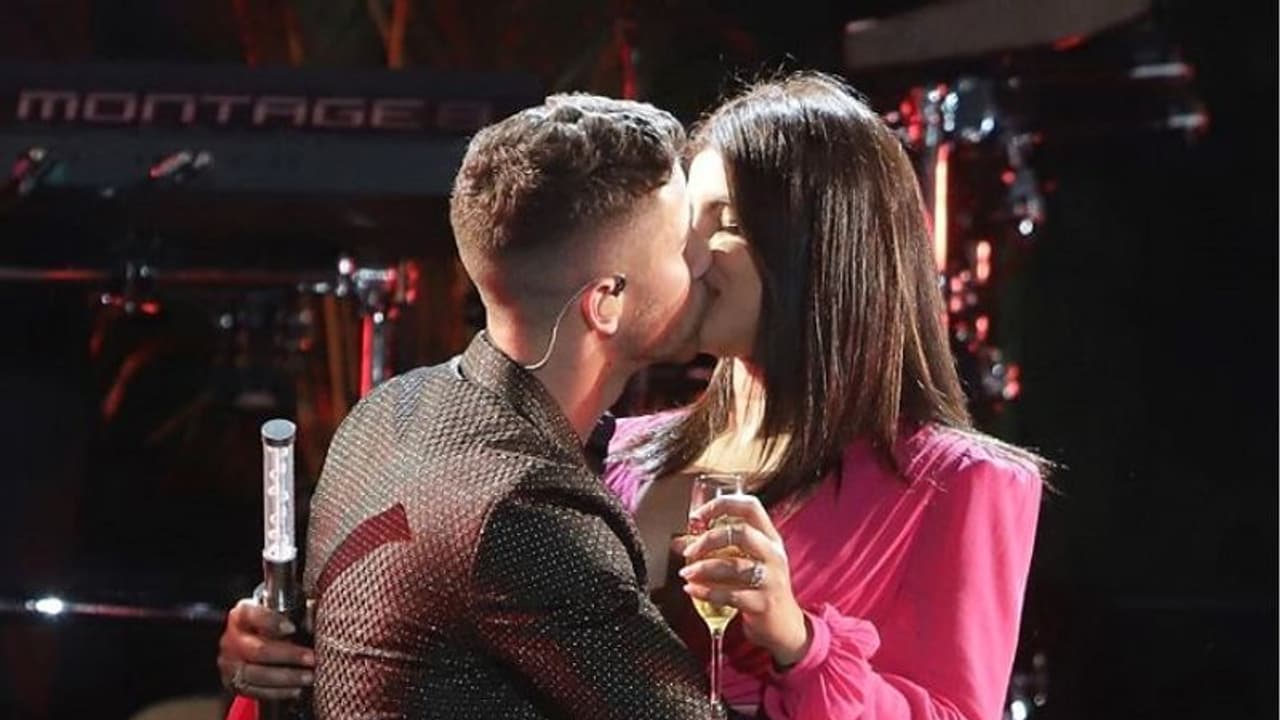 ಕಿಕ್ಕೇರಿಸುವಂತಿದೆ ಪ್ರಿಯಾಂಕ ನಿಕ್ ಖುಲ್ಲಂಖುಲ್ಲ ಲಿಪ್ಲಾಕ್! ಕಿಕ್ಕೇರಿಸುವಂತಿದೆ ಪ್ರಿಯಾಂಕ ನಿಕ್ ಖುಲ್ಲಂಖುಲ್ಲ ಲಿಪ್ಲಾಕ್!