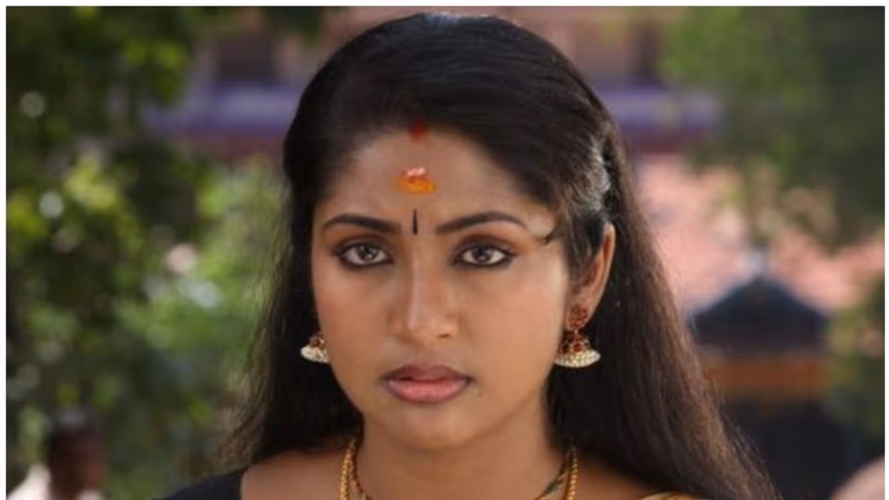 തിരിച്ചുവരവില് 'തീ' യുമായി നവ്യാ നായര് തിരിച്ചുവരവില് 'തീ' യുമായി നവ്യാ നായര്