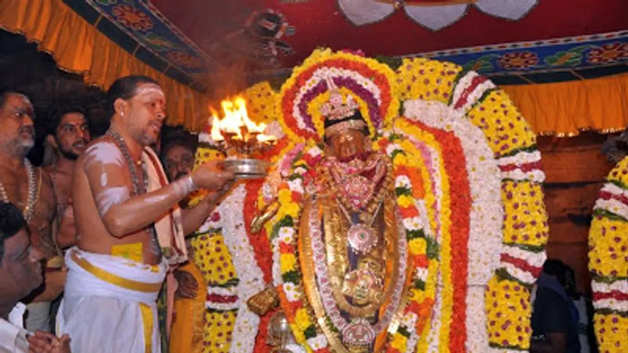 ஆனந்த தாண்டவமாடி நடராஜர் ஆருத்ரா தரிசனம்..! சிதம்பரத்தில் கோலாகலம்..! ஆனந்த தாண்டவமாடி நடராஜர் ஆருத்ரா தரிசனம்..! சிதம்பரத்தில் கோலாகலம்..!