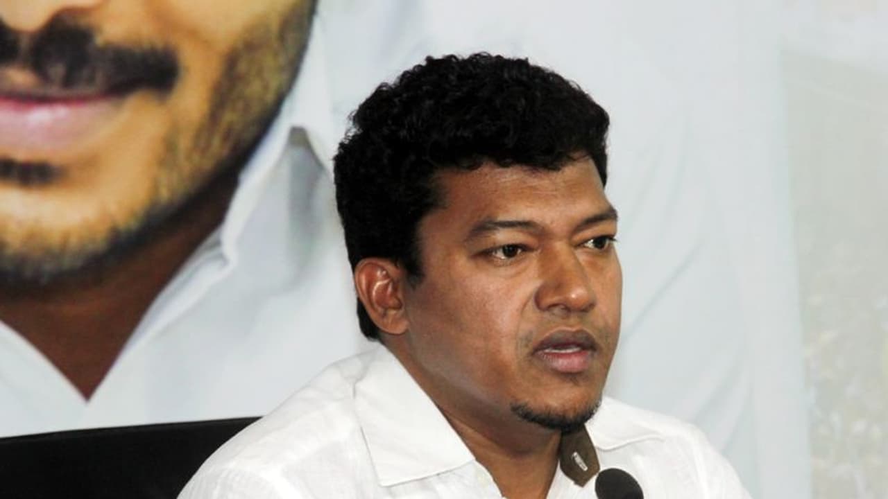 రాజధాని కోసం కాదు... అందుకోసమే అమరావతి రైతుల ఉద్యమం: వైసిపి ఎమ్మెల్యే సంచలనం రాజధాని కోసం కాదు... అందుకోసమే అమరావతి రైతుల ఉద్యమం: వైసిపి ఎమ్మెల్యే సంచలనం