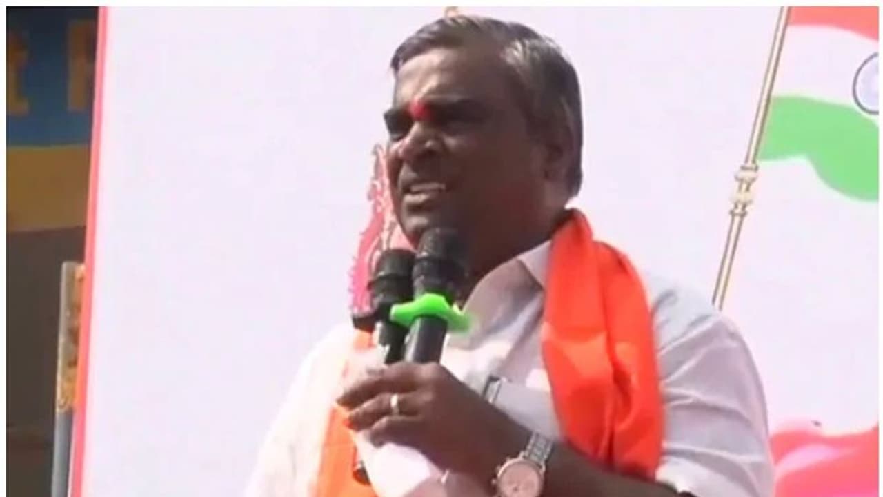 പൗരത്വനിയമ ഭേദഗതി: 'ഞങ്ങൾ 80 ശതമാനം, നിങ്ങൾ വെറും 15 ശതമാനം'; പ്രതിഷേധക്കാരെ ഭീഷണിപ്പെടുത്തി ബിജെപി എംഎൽഎ പൗരത്വനിയമ ഭേദഗതി: 'ഞങ്ങൾ 80 ശതമാനം, നിങ്ങൾ വെറും 15 ശതമാനം'; പ്രതിഷേധക്കാരെ ഭീഷണിപ്പെടുത്തി ബിജെപി എംഎൽഎ