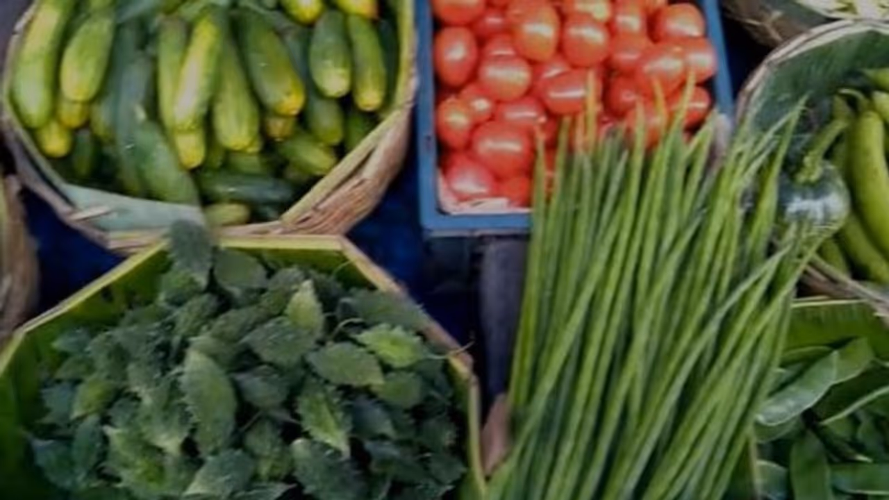 ಲಾಕ್ಡೌನ್: ಜೆಡಿಎಸ್ನಿಂದ ತರಕಾರಿ ವಿತರಣೆ ಲಾಕ್ಡೌನ್: ಜೆಡಿಎಸ್ನಿಂದ ತರಕಾರಿ ವಿತರಣೆ