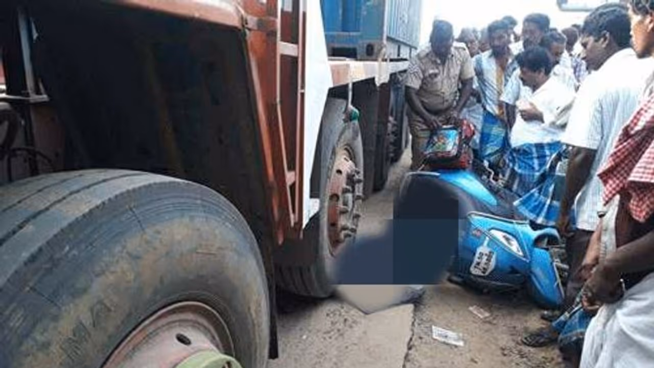 கடலை வியாபாரி மீது ஏறி இறங்கிய கண்டெய்னா் லாரி..! உடல் நசுங்கி பரிதாப பலி..!