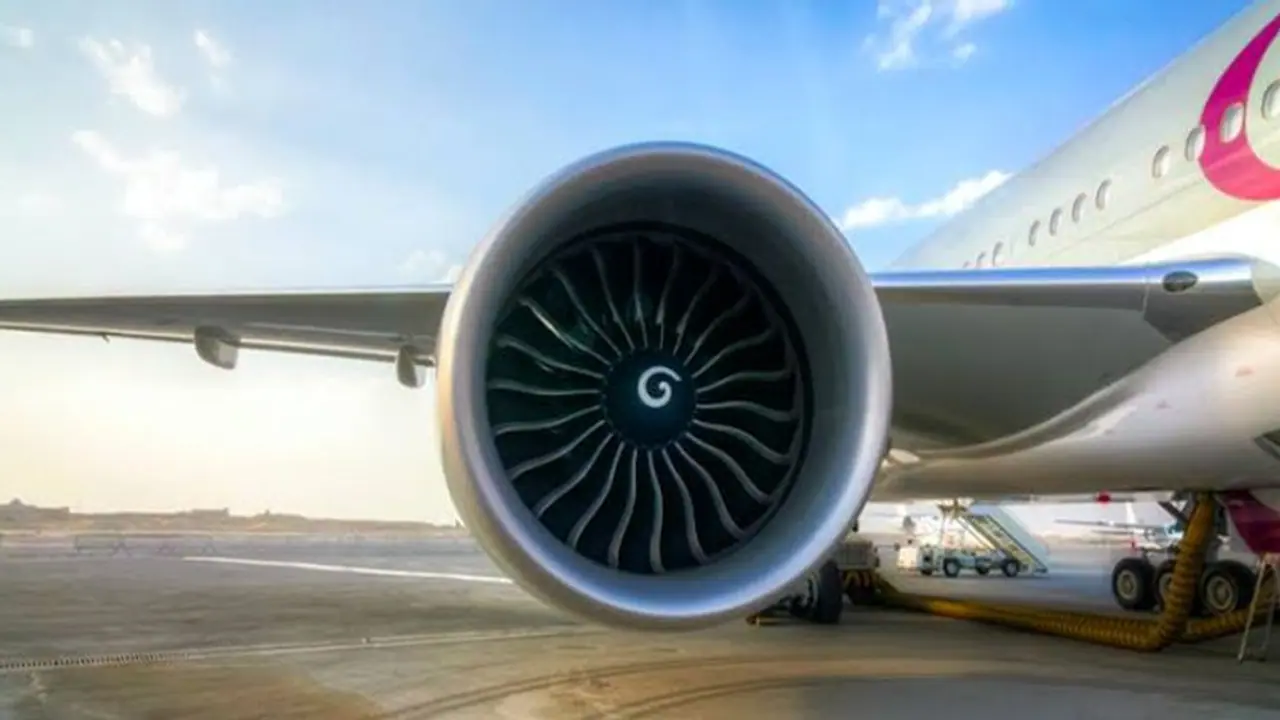 हवाई जहाज में बैठने से पहले शख्स ने कर दिया ऐसा काम, 13 लाख रुपये का लगा जुर्मना हवाई जहाज में बैठने से पहले शख्स ने कर दिया ऐसा काम, 13 लाख रुपये का लगा जुर्मना