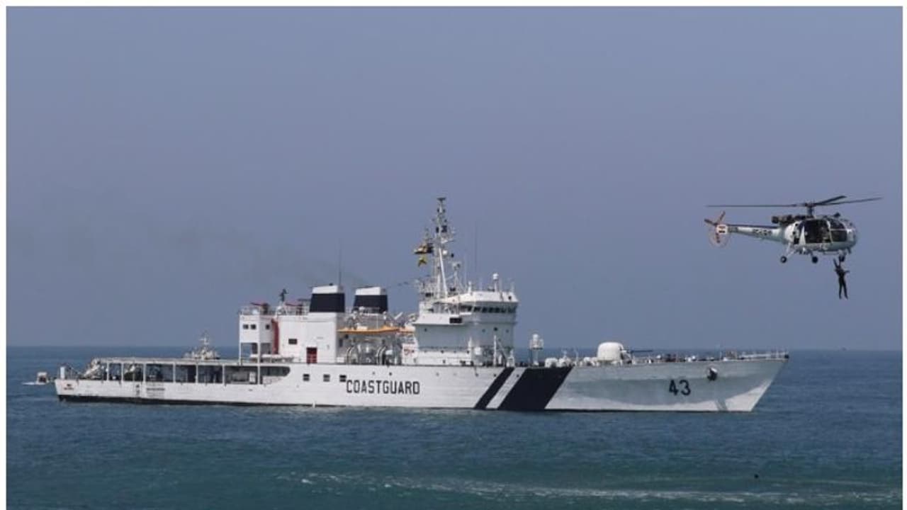 ഇന്ത്യന്‍ കോസ്റ്റ് ഗാര്‍ഡില്‍ മികച്ച ശമ്പളത്തോടുകൂടി ജോലി; 10, പ്ലസ്ടുകാര്‍ക്ക് അപേക്ഷിക്കാം