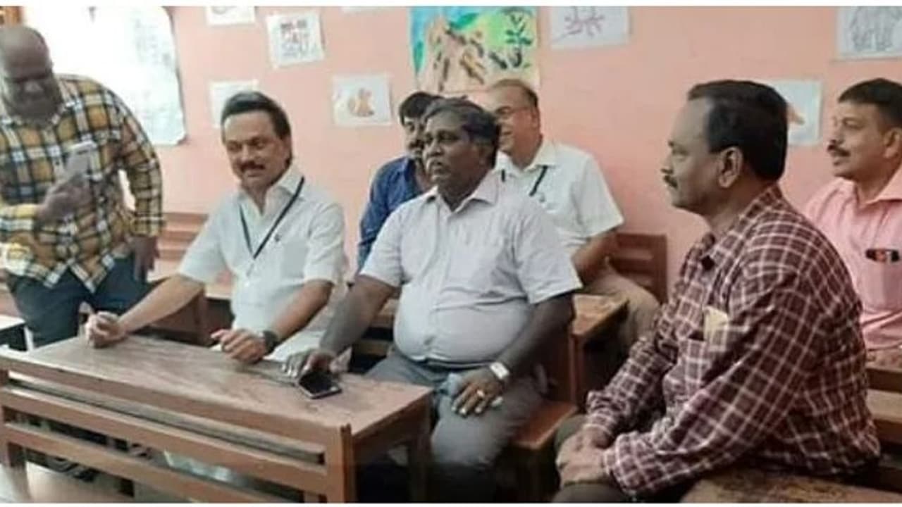 பள்ளி நண்பர்களுடன் மலரும் நினைவில் மூழ்கிய ஸ்டாலின்... வாழ்நாளில் மறக்க முடியாத நிகழ்வு என ஹேப்பி!