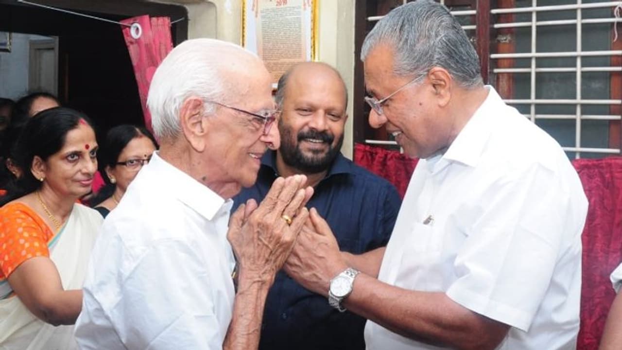 'സ്കൂളില് അന്യായമായി പുറത്താക്കപ്പെട്ടപ്പോൾ രക്ഷകനായി എത്തിയ ചിത്രന്'; ഓർമ്മകൾ പങ്കുവച്ച് മുഖ്യമന്ത്രി 'സ്കൂളില് അന്യായമായി പുറത്താക്കപ്പെട്ടപ്പോൾ രക്ഷകനായി എത്തിയ ചിത്രന്'; ഓർമ്മകൾ പങ്കുവച്ച് മുഖ്യമന്ത്രി