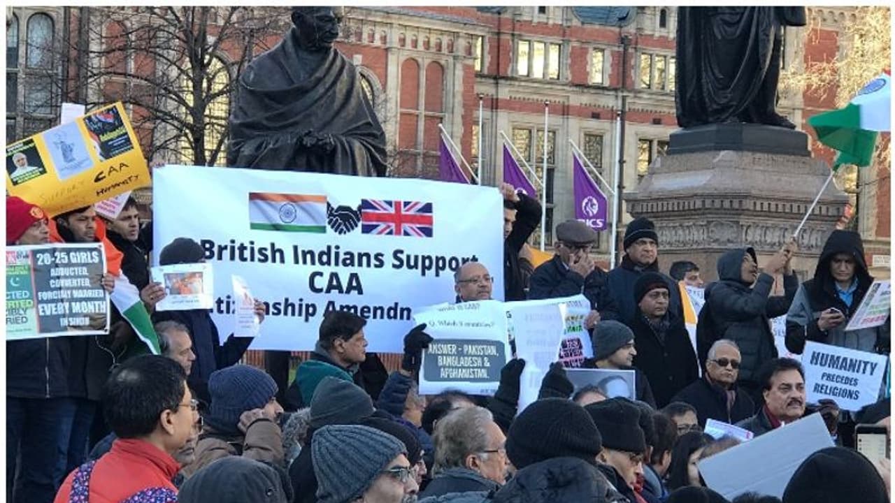 പൗരത്വ നിയമഭേദഗതിയെ പിന്തുണച്ച് ലണ്ടനിൽ ഇന്ത്യൻ വംശജരുടെ പ്രകടനം പൗരത്വ നിയമഭേദഗതിയെ പിന്തുണച്ച് ലണ്ടനിൽ ഇന്ത്യൻ വംശജരുടെ പ്രകടനം