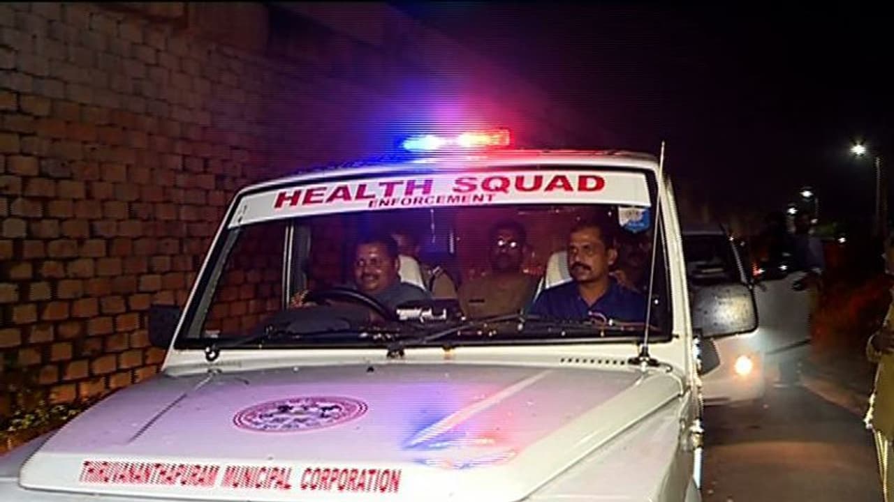 രാത്രിയില് മാലിന്യം ഉപേക്ഷിക്കുന്നവരെ സൂക്ഷിച്ചോളൂ..! മേയര് ഇറങ്ങിയിട്ടുണ്ട് രാത്രിയില് മാലിന്യം ഉപേക്ഷിക്കുന്നവരെ സൂക്ഷിച്ചോളൂ..! മേയര് ഇറങ്ങിയിട്ടുണ്ട്