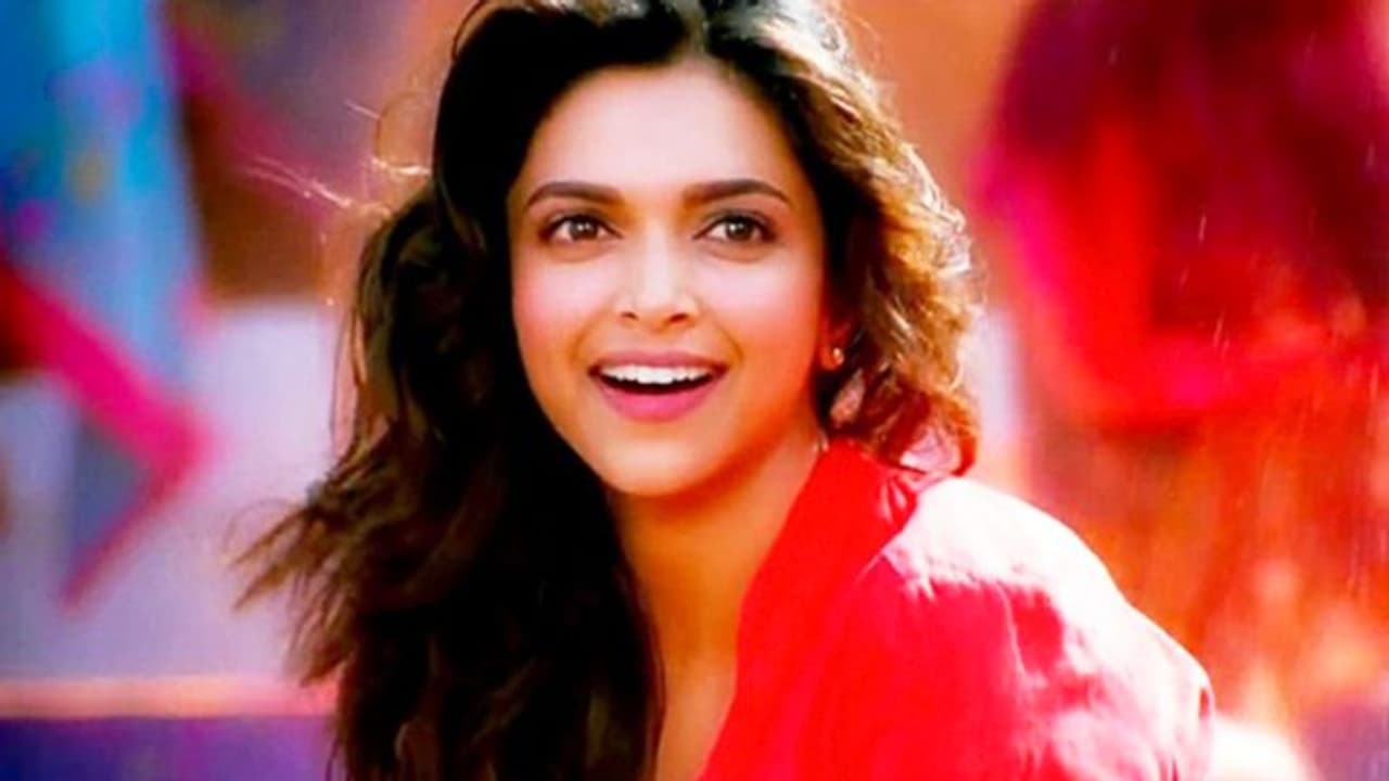 হোলিতে নেট দুনিয়ায় সেলিব্রেশন, বলম পিচকারি গানের সঙ্গে নেচে ভাইরাল দীপিকা হোলিতে নেট দুনিয়ায় সেলিব্রেশন, বলম পিচকারি গানের সঙ্গে নেচে ভাইরাল দীপিকা