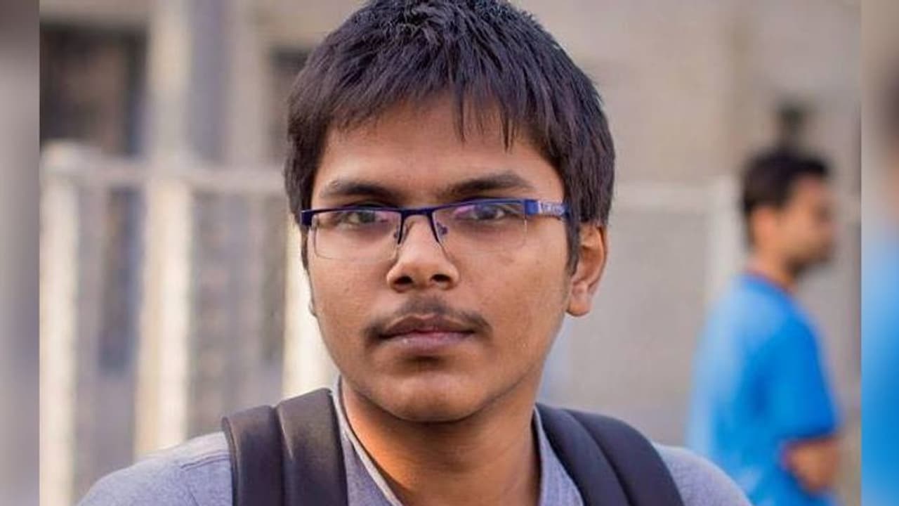 ক্য়াট এ সেরা যাদবপুর বিশ্ববিদ্য়ালয়ের ছাত্র দেবর্ষি, এদিকে স্বপ্ন অর্থনীতি নিয়ে গবেষণা ক্য়াট এ সেরা যাদবপুর বিশ্ববিদ্য়ালয়ের ছাত্র দেবর্ষি, এদিকে স্বপ্ন অর্থনীতি নিয়ে গবেষণা