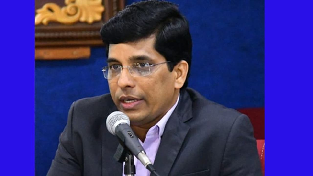 ಹೆಣ್ಣು ಕೊಡೋಕು ಹೆದರುವ ಈ ಊರಿಗೆ ಹೋದ್ರು ಜಿಲ್ಲಾಧಿಕಾರಿ ಹೆಣ್ಣು ಕೊಡೋಕು ಹೆದರುವ ಈ ಊರಿಗೆ ಹೋದ್ರು ಜಿಲ್ಲಾಧಿಕಾರಿ