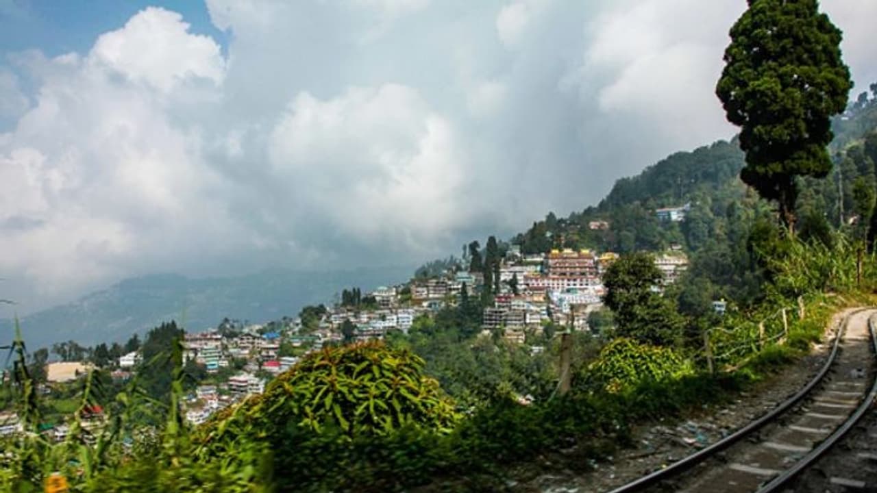 সোমবার থেকে জাঁকিয়ে শীত রাজ্যজুড়ে, উত্তরবঙ্গে ঘন কুয়াশার সতর্কবার্তা সোমবার থেকে জাঁকিয়ে শীত রাজ্যজুড়ে, উত্তরবঙ্গে ঘন কুয়াশার সতর্কবার্তা