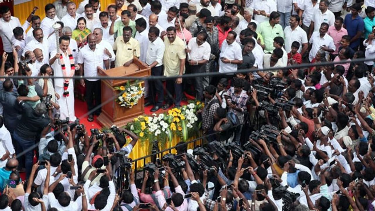 புருடா விடும் அதிமுக அமைச்சர்கள்... வளர்பிறை எப்படி இருக்கும் மூணு 2021 ல் காட்டுற பாருங்கள்... மு.க.ஸ்டாலின் அதிரடி..! புருடா விடும் அதிமுக அமைச்சர்கள்... வளர்பிறை எப்படி இருக்கும் மூணு 2021 ல் காட்டுற பாருங்கள்... மு.க.ஸ்டாலின் அதிரடி..!